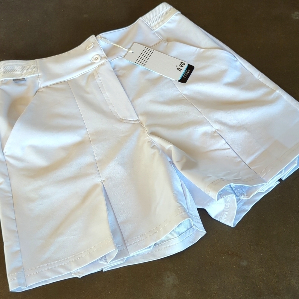 NWT Nivo white pleated short